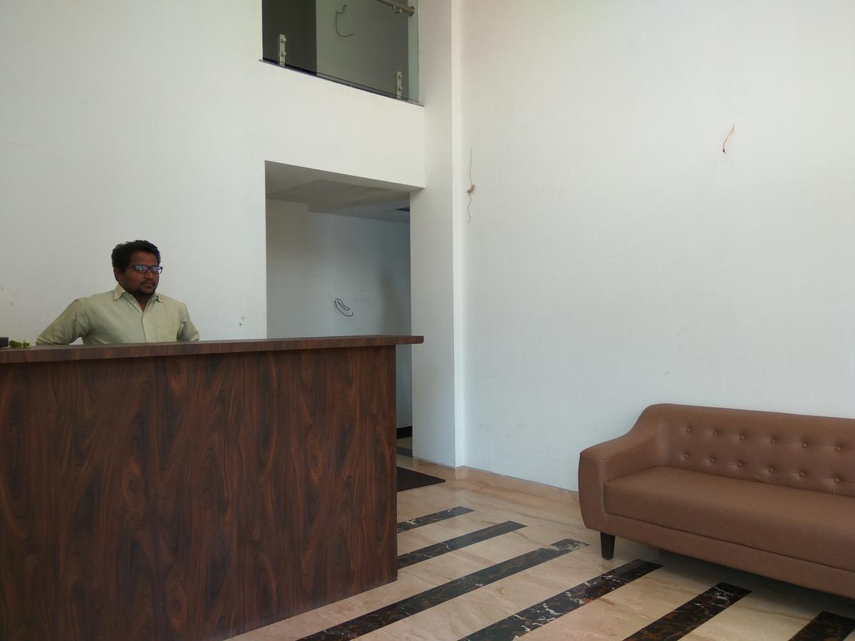 Manasi Inn Satara Exterior photo