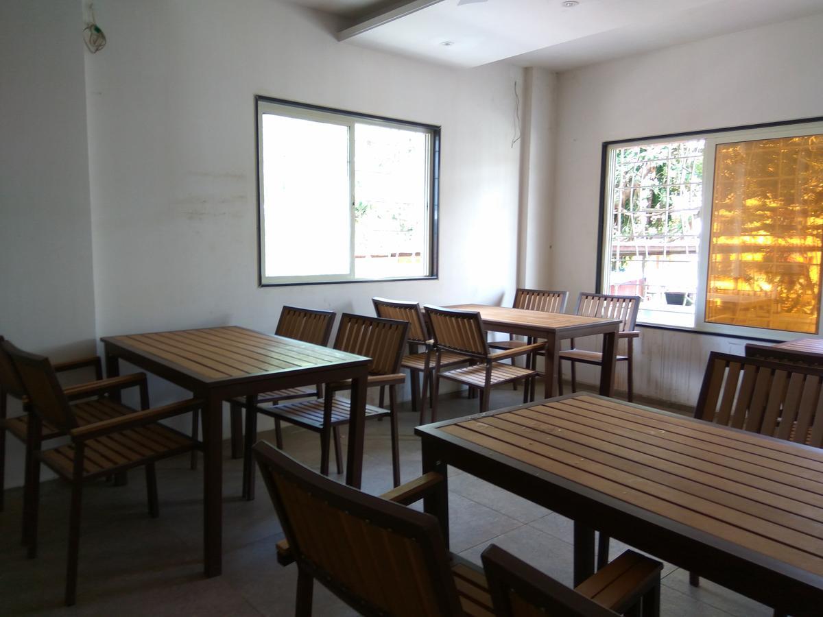 Manasi Inn Satara Exterior photo