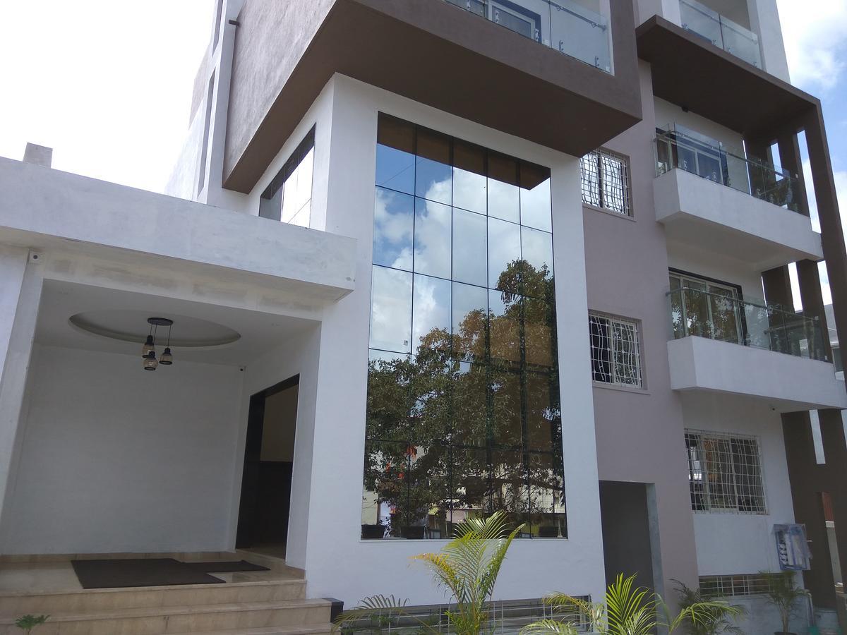 Manasi Inn Satara Exterior photo