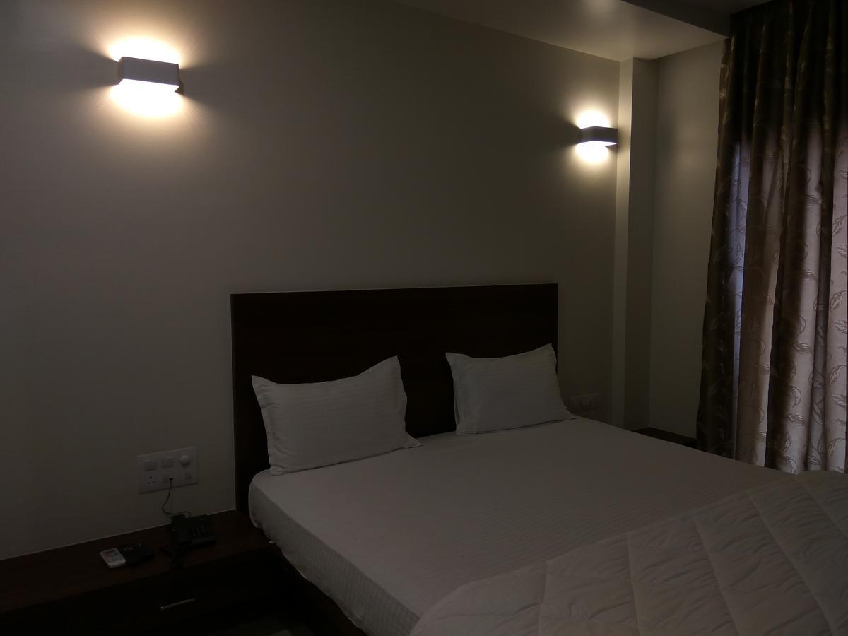Manasi Inn Satara Exterior photo